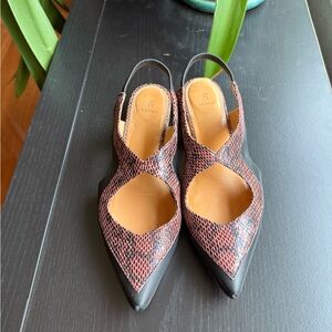 Bill Blass Skyla slingback flats. Black with snakeskin print. 7.5